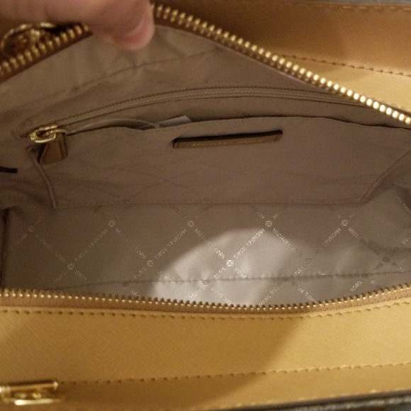 ***SOLD***MK Michael Kors  Purse - Picture 3 of 6